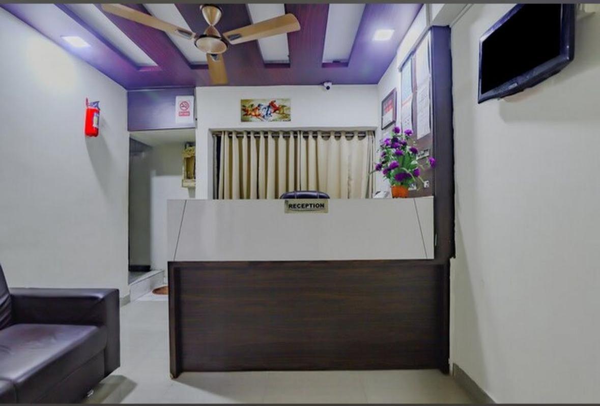 Hotel Greenwood Ahmedabad Buitenkant foto