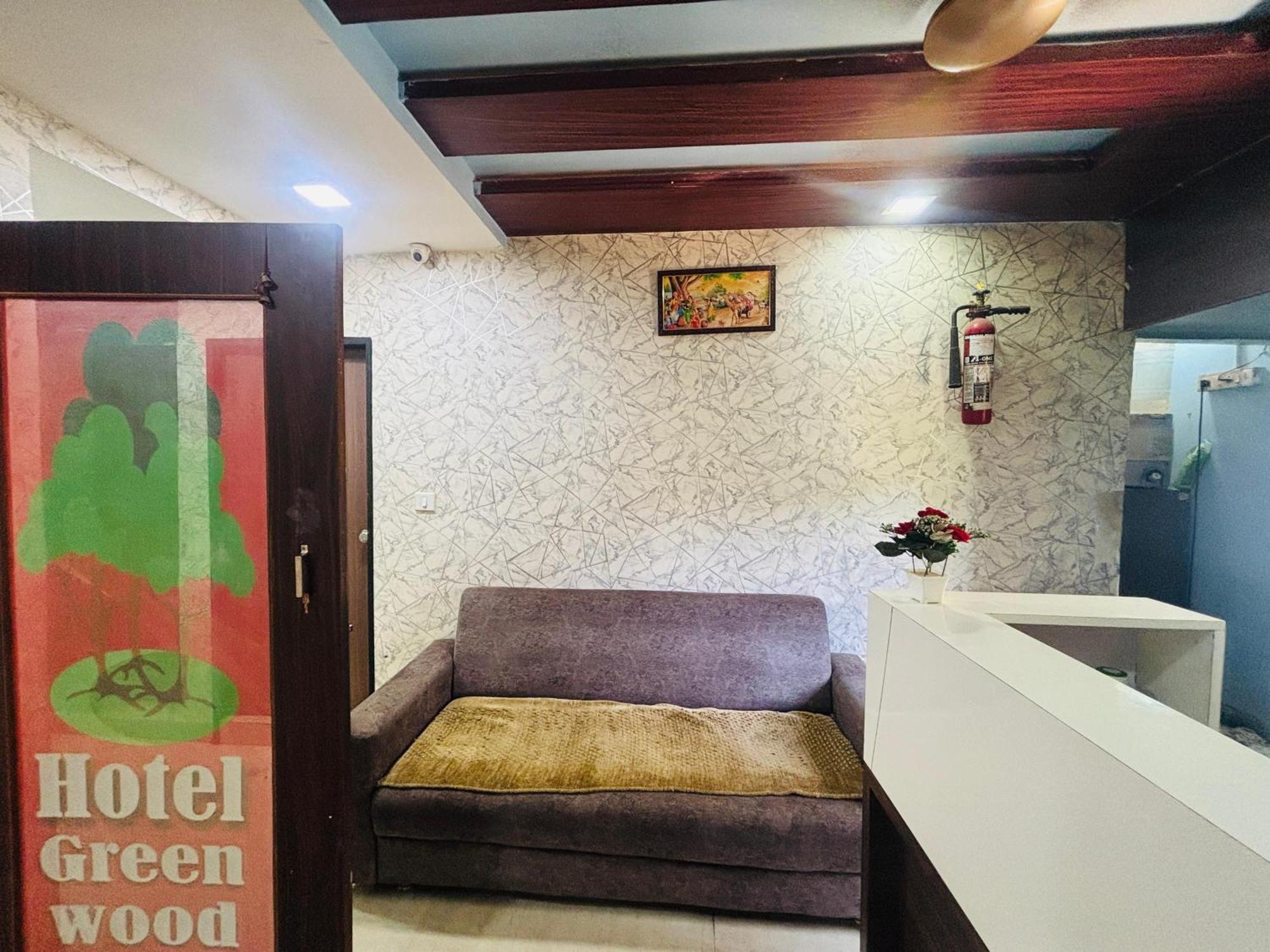 Hotel Greenwood Ahmedabad Buitenkant foto