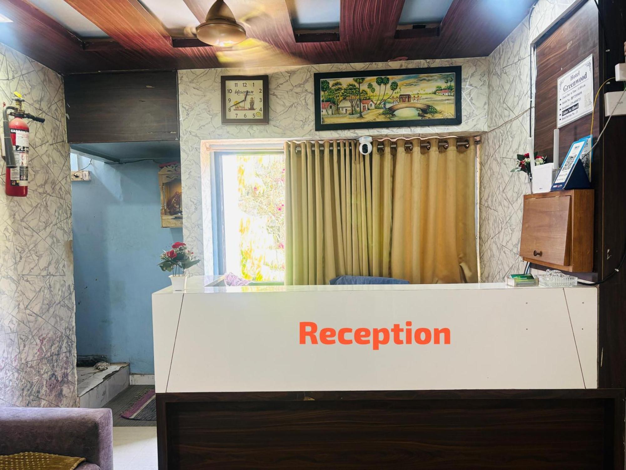 Hotel Greenwood Ahmedabad Buitenkant foto